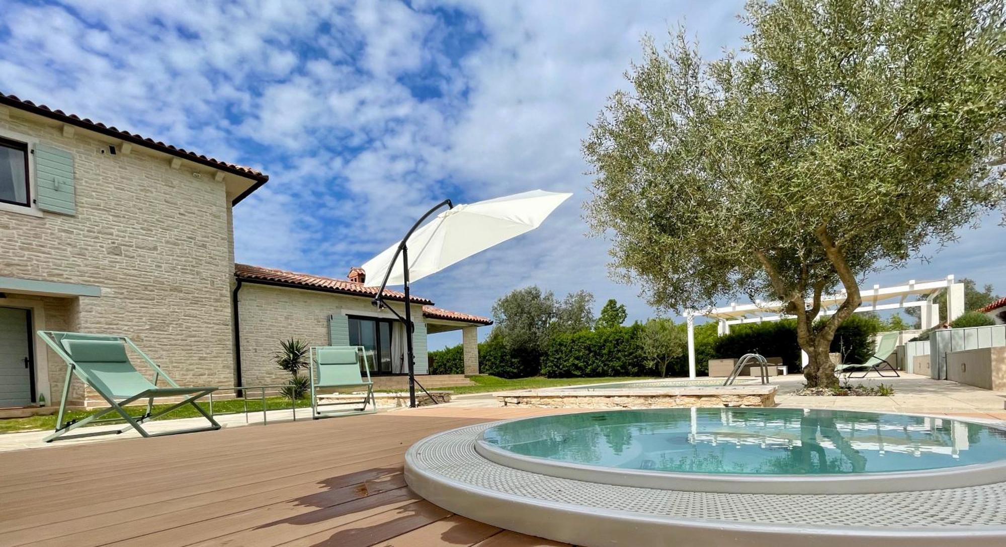 Luxury Villa In Istria - 9,000 Sqm Private Estate With Pool & Sauna, 15 Min To Sea, Near Fazana, 3 Bedrooms Juršići Εξωτερικό φωτογραφία