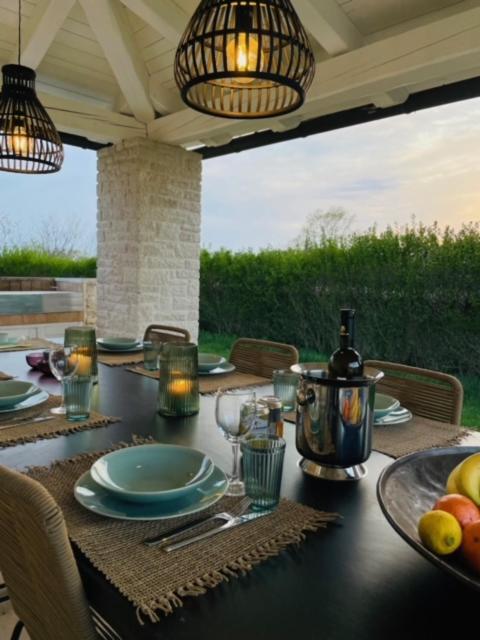 Luxury Villa In Istria - 9,000 Sqm Private Estate With Pool & Sauna, 15 Min To Sea, Near Fazana, 3 Bedrooms Juršići Εξωτερικό φωτογραφία
