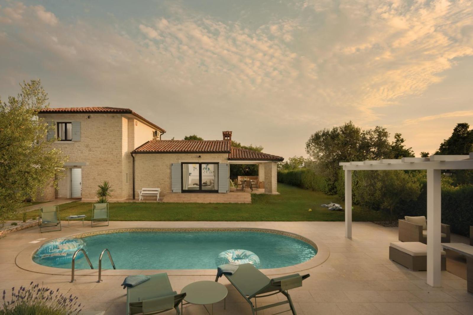 Luxury Villa In Istria - 9,000 Sqm Private Estate With Pool & Sauna, 15 Min To Sea, Near Fazana, 3 Bedrooms Juršići Εξωτερικό φωτογραφία
