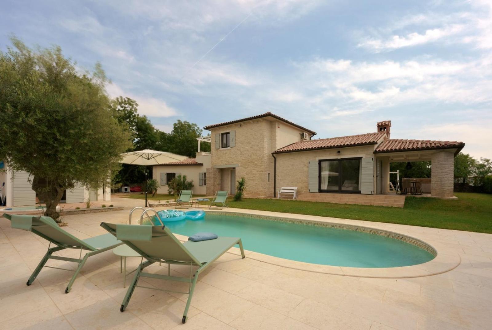 Luxury Villa In Istria - 9,000 Sqm Private Estate With Pool & Sauna, 15 Min To Sea, Near Fazana, 3 Bedrooms Juršići Εξωτερικό φωτογραφία